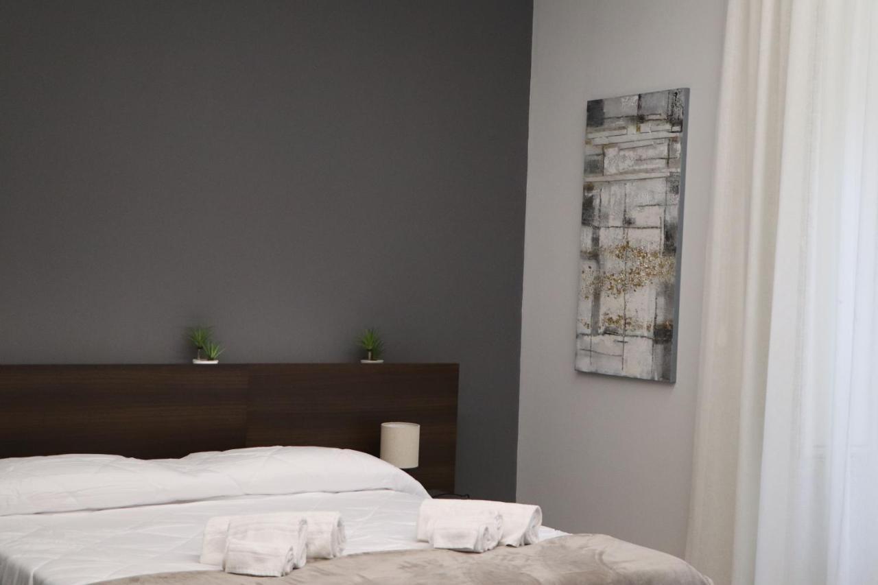 Ioletta House Apartment คาตาเนีย ภายนอก รูปภาพ