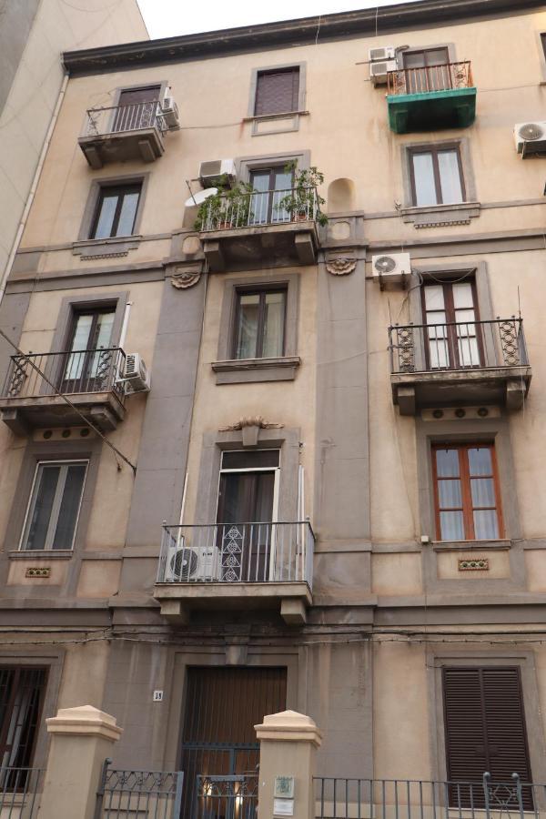 Ioletta House Apartment คาตาเนีย ภายนอก รูปภาพ